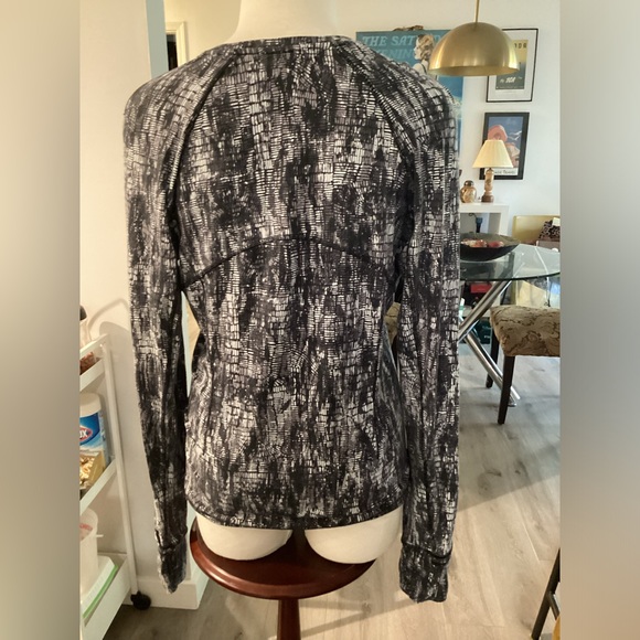 Lululemon Its Rulu Run Long Sleeve Shirt. Size 8. Release 2022. - Picture 6 of 11